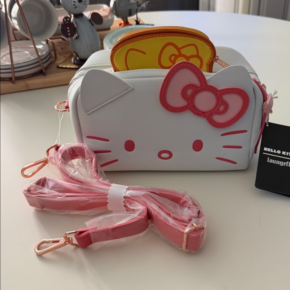 Lounged Hello Kitty Toaster shoulder bag. NWT - Picture 6 of 6